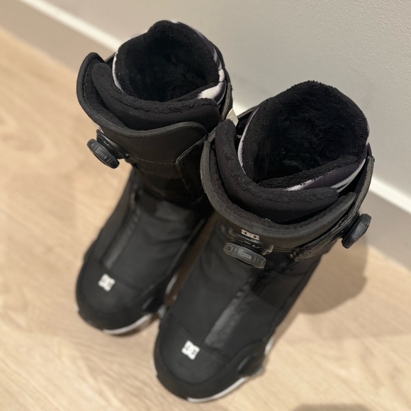 Women’s DC Mora Step On Snowboard Boots - Picture 2 of 3